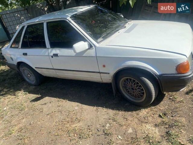 Белый Форд Эскорт, объемом двигателя 1.8 л и пробегом 370 тыс. км за 500 $, фото 4 на Automoto.ua