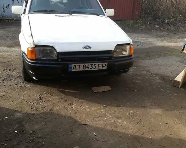 Белый Форд Эскорт, объемом двигателя 1.4 л и пробегом 400 тыс. км за 591 $, фото 5 на Automoto.ua