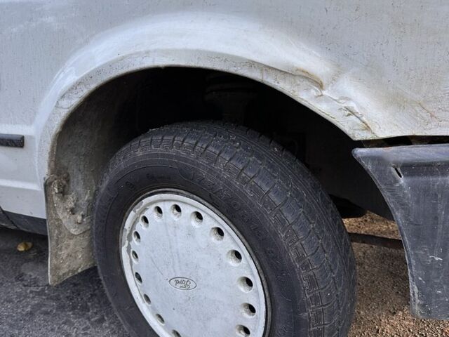 Форд Ескорт 1989 у Києві на Automoto.ua Білий Форд Ескорт, об'ємом двигуна 1.3 л та пробігом 125 тис. км за 475 $, фото 4 на Automoto.ua