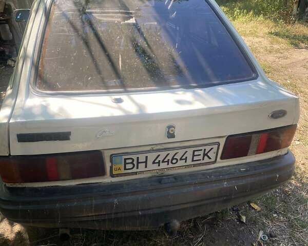 Белый Форд Эскорт, объемом двигателя 1.8 л и пробегом 370 тыс. км за 500 $, фото 5 на Automoto.ua