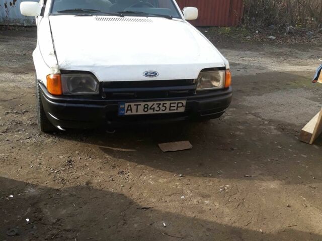Белый Форд Эскорт, объемом двигателя 1.4 л и пробегом 400 тыс. км за 591 $, фото 6 на Automoto.ua