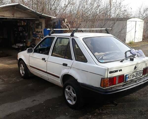 Белый Форд Эскорт, объемом двигателя 1.4 л и пробегом 400 тыс. км за 591 $, фото 2 на Automoto.ua
