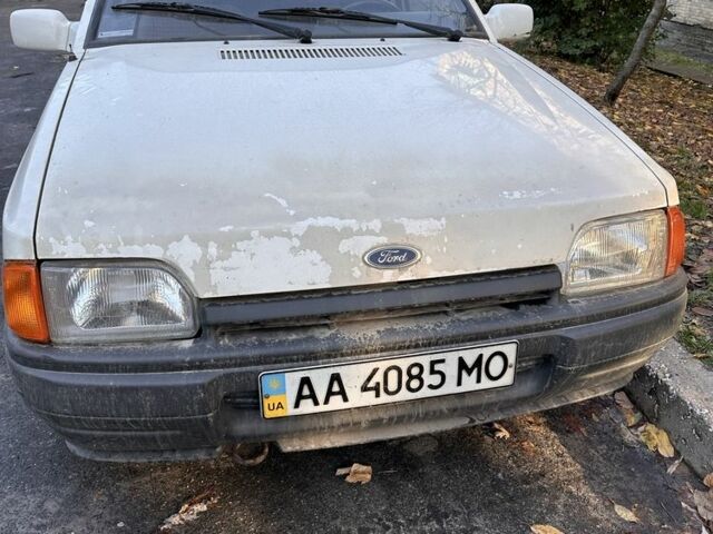 Форд Ескорт 1989 у Києві на Automoto.ua Білий Форд Ескорт, об'ємом двигуна 1.3 л та пробігом 125 тис. км за 475 $, фото 1 на Automoto.ua