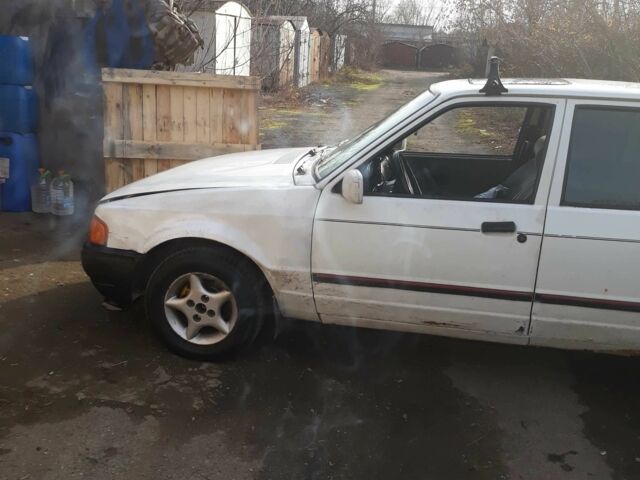 Белый Форд Эскорт, объемом двигателя 1.4 л и пробегом 400 тыс. км за 591 $, фото 5 на Automoto.ua