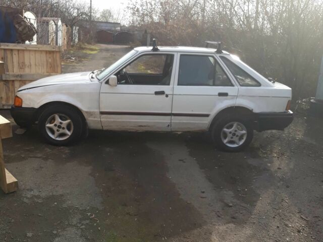 Белый Форд Эскорт, объемом двигателя 1.4 л и пробегом 400 тыс. км за 591 $, фото 4 на Automoto.ua