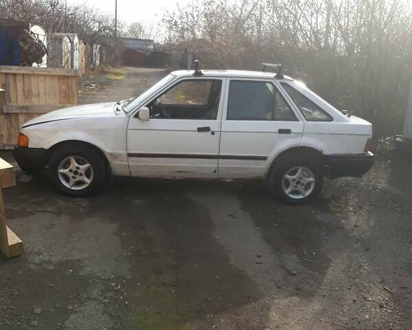 Белый Форд Эскорт, объемом двигателя 1.4 л и пробегом 400 тыс. км за 591 $, фото 3 на Automoto.ua