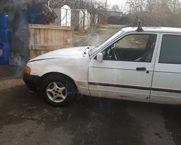 Белый Форд Эскорт, объемом двигателя 1.4 л и пробегом 400 тыс. км за 591 $, фото 4 на Automoto.ua