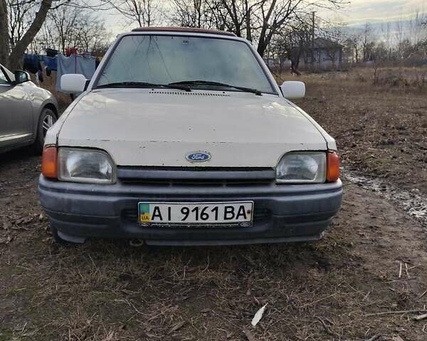 Белый Форд Эскорт, объемом двигателя 1.8 л и пробегом 55 тыс. км за 900 $, фото 2 на Automoto.ua