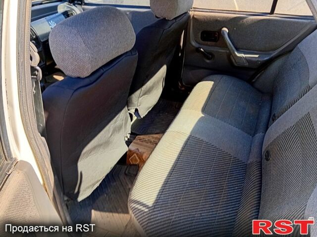 Белый Форд Эскорт, объемом двигателя 1.4 л и пробегом 0 тыс. км за 400 $, фото 1 на Automoto.ua