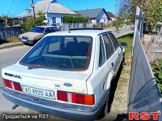 Белый Форд Эскорт, объемом двигателя 1.4 л и пробегом 0 тыс. км за 400 $, фото 3 на Automoto.ua
