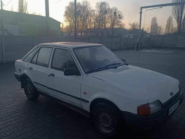 Білий Форд Ескорт, об'ємом двигуна 1.4 л та пробігом 43 тис. км за 750 $, фото 3 на Automoto.ua