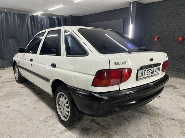 Білий Форд Ескорт, об'ємом двигуна 1.6 л та пробігом 96 тис. км за 1000 $, фото 5 на Automoto.ua
