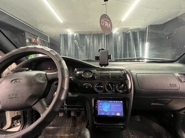 Білий Форд Ескорт, об'ємом двигуна 1.6 л та пробігом 96 тис. км за 1000 $, фото 6 на Automoto.ua