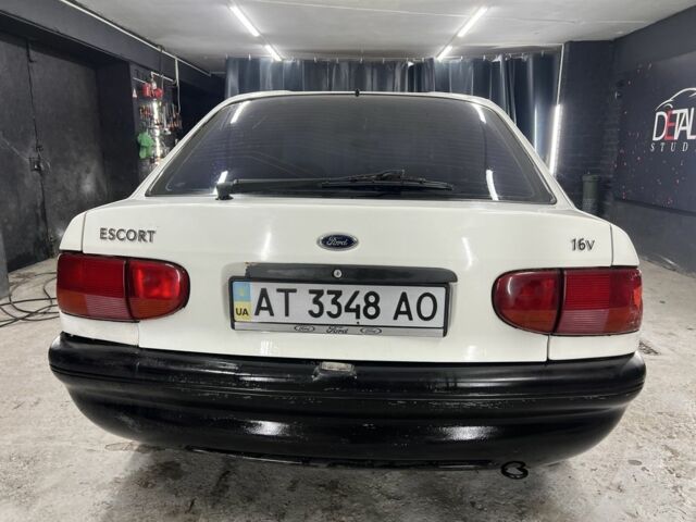 Білий Форд Ескорт, об'ємом двигуна 1.6 л та пробігом 96 тис. км за 1000 $, фото 4 на Automoto.ua