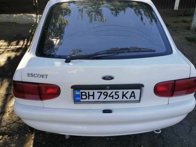 Белый Форд Эскорт, объемом двигателя 1.3 л и пробегом 90 тыс. км за 2000 $, фото 13 на Automoto.ua