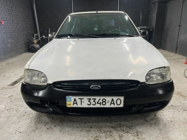 Білий Форд Ескорт, об'ємом двигуна 1.6 л та пробігом 96 тис. км за 1000 $, фото 1 на Automoto.ua