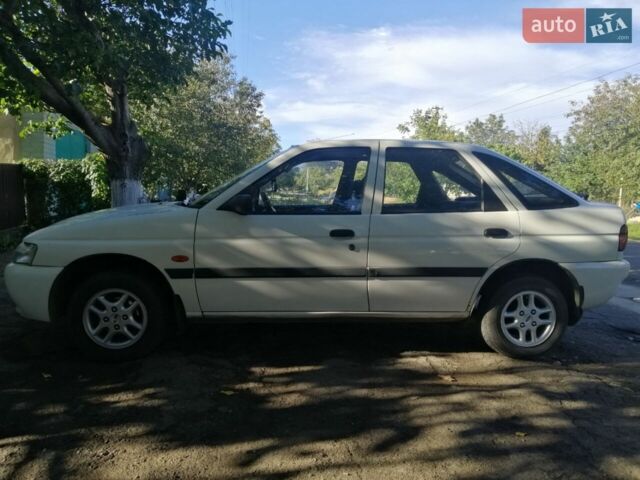 Білий Форд Ескорт, об'ємом двигуна 1.3 л та пробігом 200 тис. км за 1500 $, фото 17 на Automoto.ua