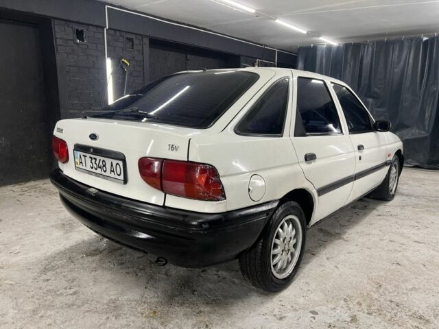 Білий Форд Ескорт, об'ємом двигуна 1.6 л та пробігом 96 тис. км за 1000 $, фото 3 на Automoto.ua