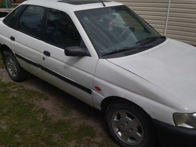 Білий Форд Ескорт, об'ємом двигуна 0 л та пробігом 1000 тис. км за 1100 $, фото 2 на Automoto.ua