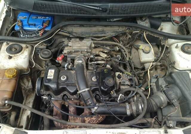 Белый Форд Эскорт, объемом двигателя 1.39 л и пробегом 100 тыс. км за 1000 $, фото 2 на Automoto.ua