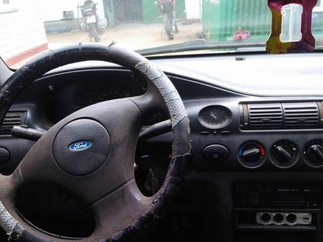 Білий Форд Ескорт, об'ємом двигуна 0 л та пробігом 1000 тис. км за 1100 $, фото 6 на Automoto.ua