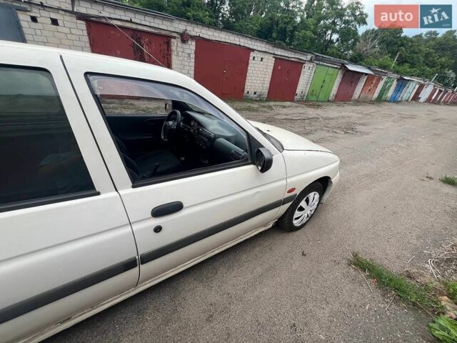 Білий Форд Ескорт, об'ємом двигуна 1.6 л та пробігом 263 тис. км за 900 $, фото 41 на Automoto.ua