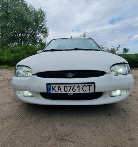Белый Форд Эскорт, объемом двигателя 1.6 л и пробегом 375 тыс. км за 2900 $, фото 6 на Automoto.ua