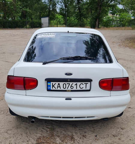 Белый Форд Эскорт, объемом двигателя 1.6 л и пробегом 375 тыс. км за 2900 $, фото 4 на Automoto.ua