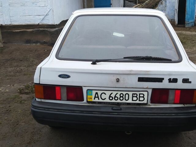 Белый Форд Эскорт, объемом двигателя 1.6 л и пробегом 300 тыс. км за 343 $, фото 4 на Automoto.ua