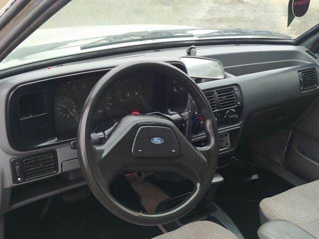 Белый Форд Эскорт, объемом двигателя 1.6 л и пробегом 300 тыс. км за 343 $, фото 10 на Automoto.ua