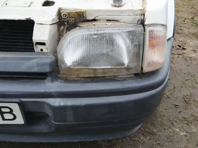 Белый Форд Эскорт, объемом двигателя 1.6 л и пробегом 300 тыс. км за 343 $, фото 19 на Automoto.ua