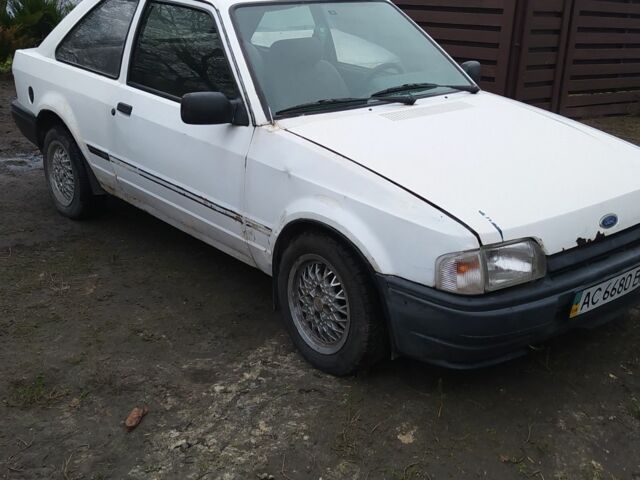 Белый Форд Эскорт, объемом двигателя 1.6 л и пробегом 300 тыс. км за 343 $, фото 7 на Automoto.ua