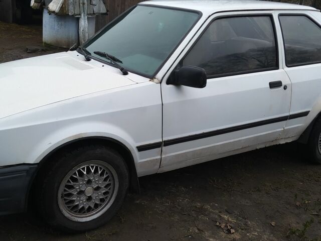 Белый Форд Эскорт, объемом двигателя 1.6 л и пробегом 300 тыс. км за 343 $, фото 1 на Automoto.ua