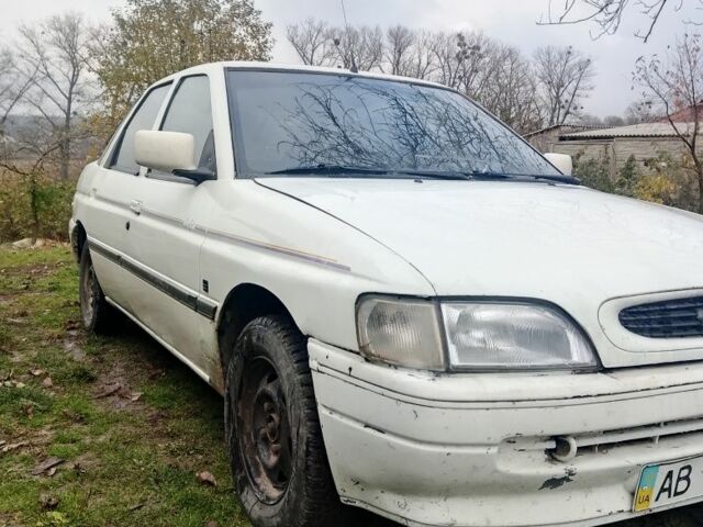 Белый Форд Эскорт, объемом двигателя 6 л и пробегом 8 тыс. км за 550 $, фото 4 на Automoto.ua