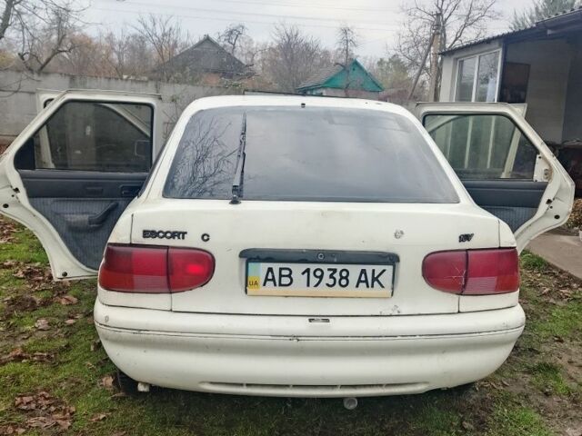 Белый Форд Эскорт, объемом двигателя 6 л и пробегом 8 тыс. км за 550 $, фото 1 на Automoto.ua