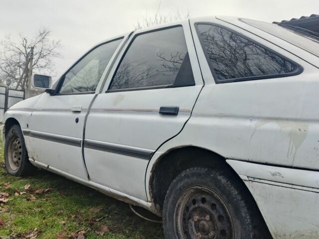 Белый Форд Эскорт, объемом двигателя 6 л и пробегом 8 тыс. км за 550 $, фото 7 на Automoto.ua