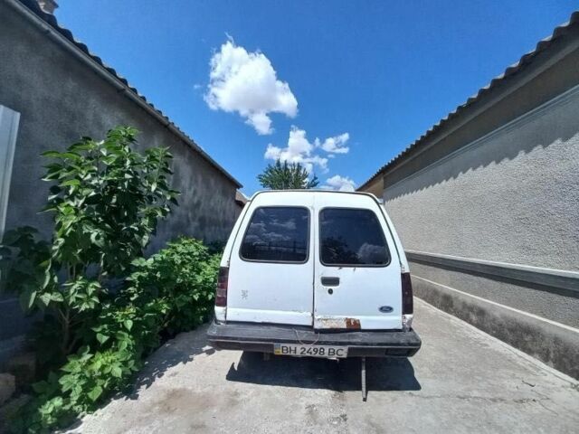 Белый Форд Эскорт, объемом двигателя 1.6 л и пробегом 100 тыс. км за 750 $, фото 1 на Automoto.ua