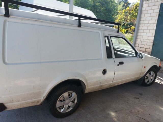 Белый Форд Эскорт, объемом двигателя 1 л и пробегом 300 тыс. км за 1500 $, фото 2 на Automoto.ua