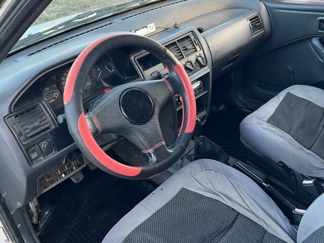 Белый Форд Эскорт, объемом двигателя 1.6 л и пробегом 300 тыс. км за 1200 $, фото 5 на Automoto.ua