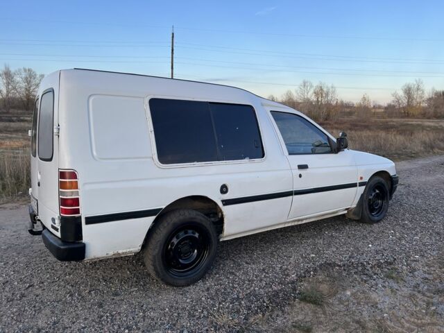 Белый Форд Эскорт, объемом двигателя 1.6 л и пробегом 300 тыс. км за 1200 $, фото 2 на Automoto.ua