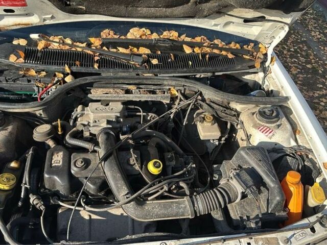 Белый Форд Эскорт, объемом двигателя 1.3 л и пробегом 150 тыс. км за 300 $, фото 6 на Automoto.ua