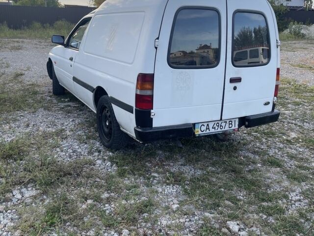 Белый Форд Эскорт, объемом двигателя 1.8 л и пробегом 117 тыс. км за 1300 $, фото 1 на Automoto.ua