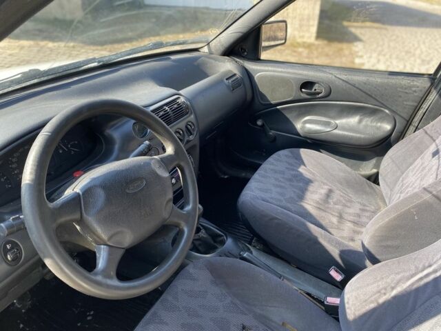 Білий Форд Ескорт, об'ємом двигуна 1.8 л та пробігом 300 тис. км за 699 $, фото 8 на Automoto.ua