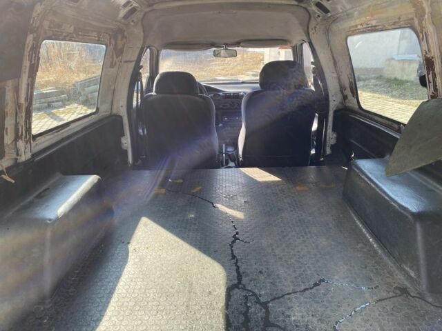 Білий Форд Ескорт, об'ємом двигуна 1.8 л та пробігом 300 тис. км за 699 $, фото 9 на Automoto.ua