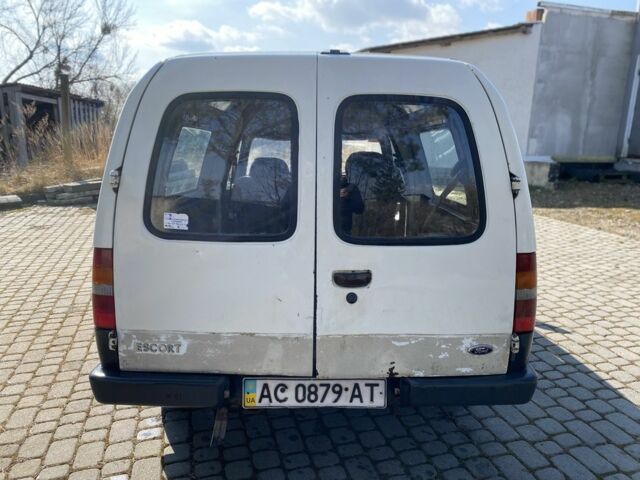 Білий Форд Ескорт, об'ємом двигуна 1.8 л та пробігом 300 тис. км за 699 $, фото 3 на Automoto.ua