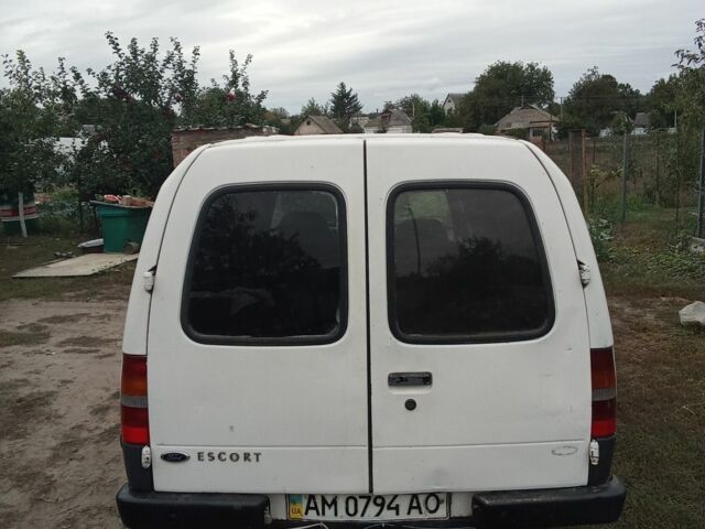 Белый Форд Эскорт, объемом двигателя 1.8 л и пробегом 3 тыс. км за 1300 $, фото 3 на Automoto.ua