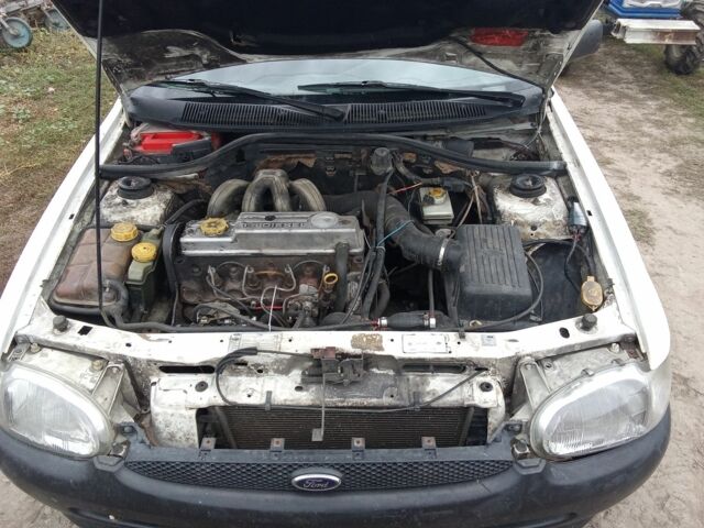 Белый Форд Эскорт, объемом двигателя 1.8 л и пробегом 3 тыс. км за 1300 $, фото 1 на Automoto.ua