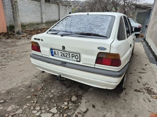 Белый Форд Эскорт, объемом двигателя 1.3 л и пробегом 250 тыс. км за 750 $, фото 4 на Automoto.ua