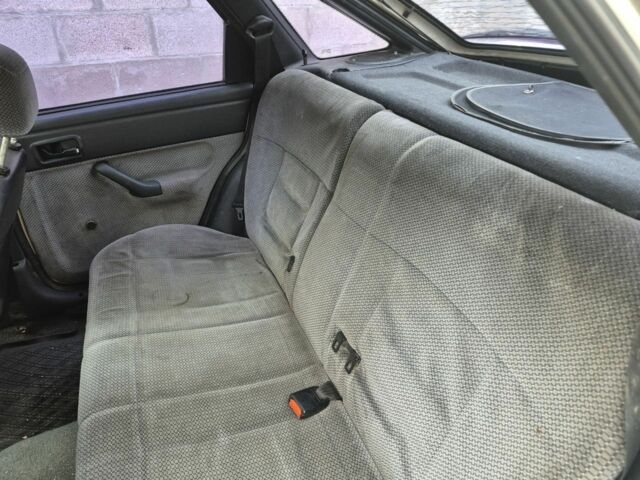 Белый Форд Эскорт, объемом двигателя 1.3 л и пробегом 250 тыс. км за 750 $, фото 6 на Automoto.ua