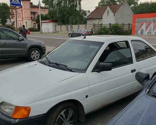 Білий Форд Ескорт, об'ємом двигуна 0 л та пробігом 150 тис. км за 940 $, фото 5 на Automoto.ua